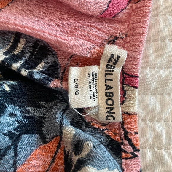 Open tie back dress - Picture 3 of 3